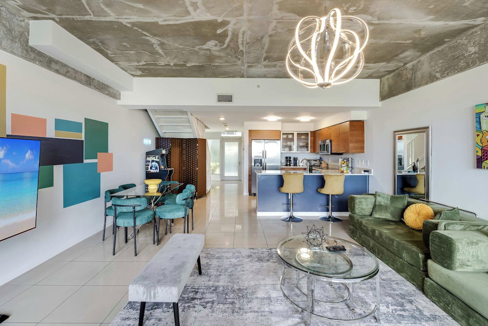 Hotel Hang Ten 2 Story Townhome, Pool, Midtown Near All