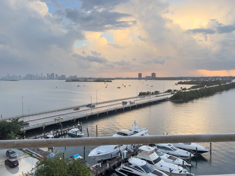 Bella Vista, Marina Views On The Bay, Cozy