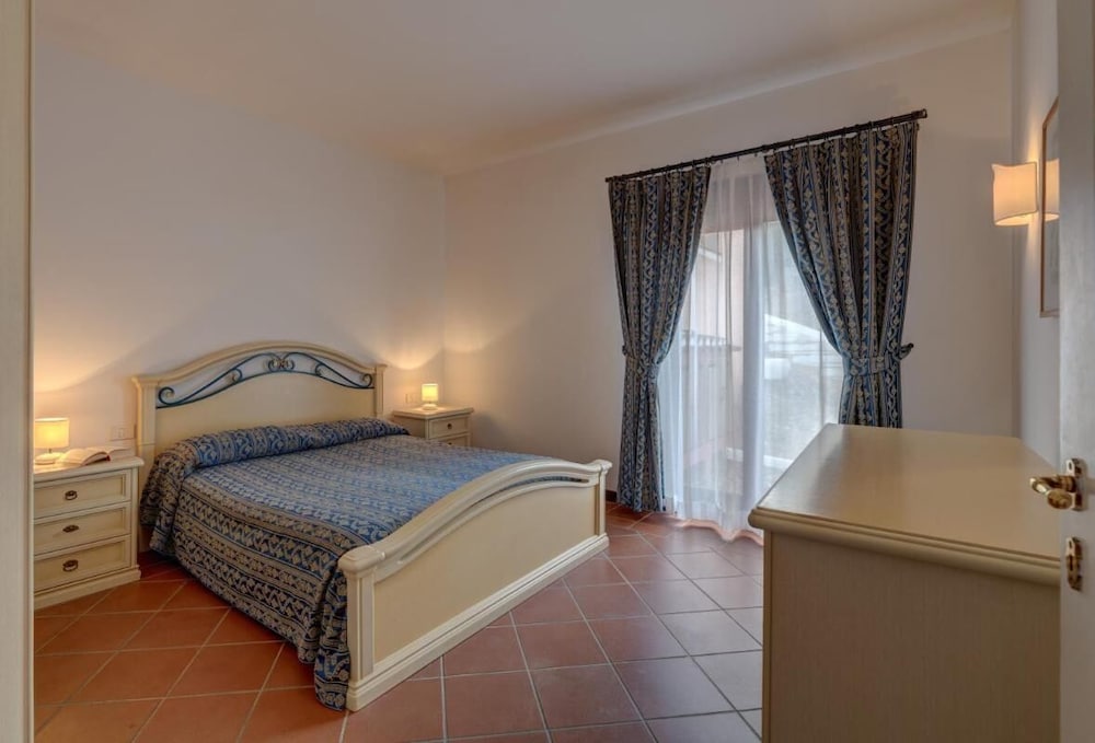 Charming Sea Villas Villa Sleeps 6In Shared Pool