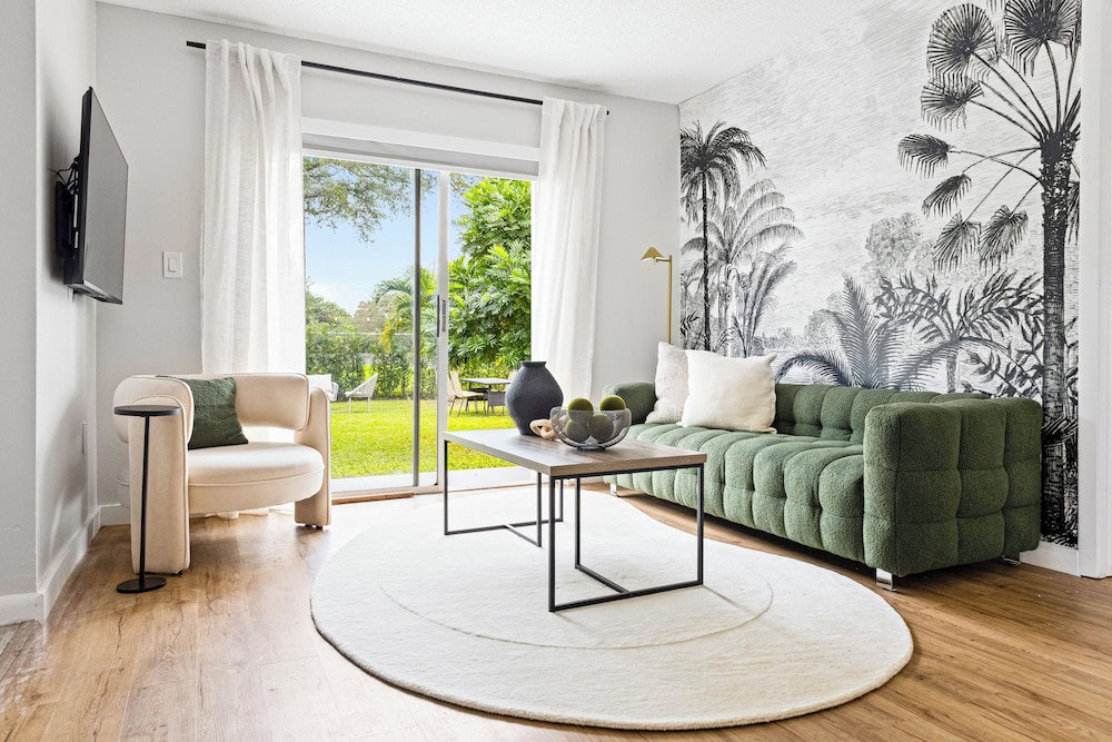 Hotel Hidden Garden, Miami Escape, Parking And Spacious