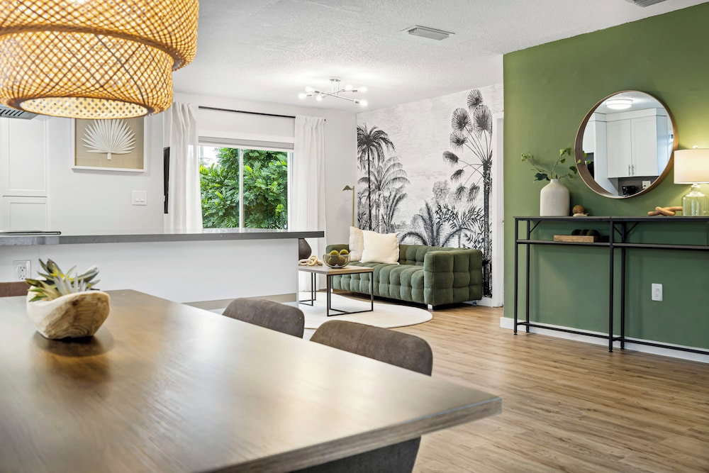 Hidden Garden, Miami Escape, Parking And Spacious