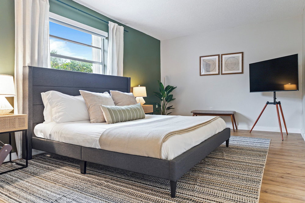 Hidden Garden, Miami Escape, Parking And Spacious