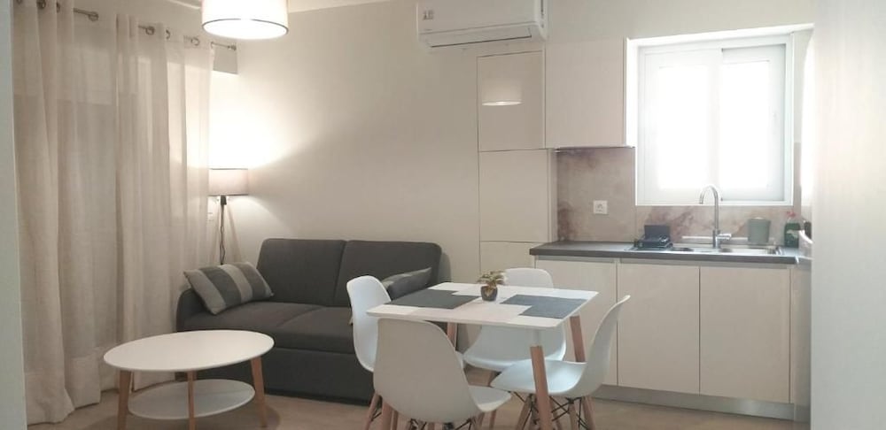 Hotel Helios House - New Build - 2Bedrooms & Parking