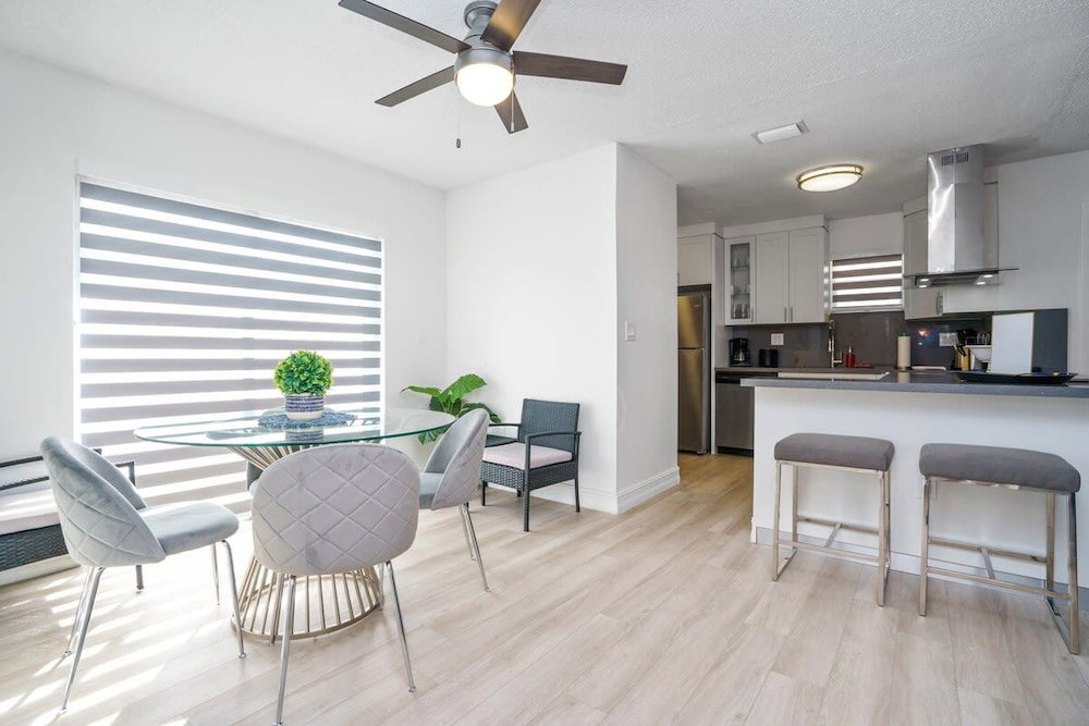 Cozy Blue Door Duplex, Central In Cutler Bay