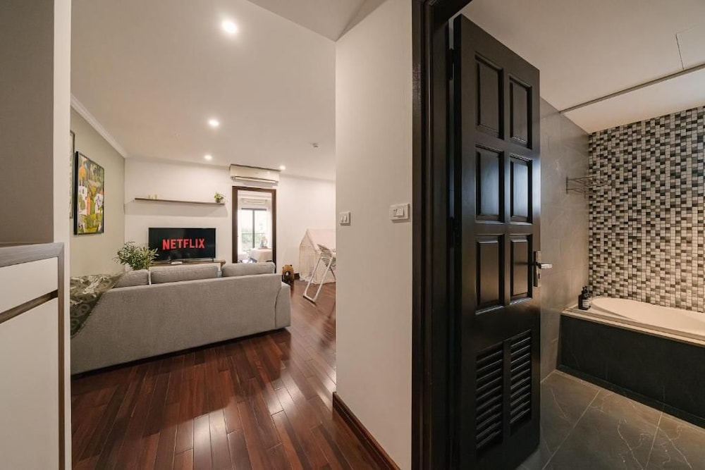 Hanoi Lux Lakeside Hotel And Apartment
