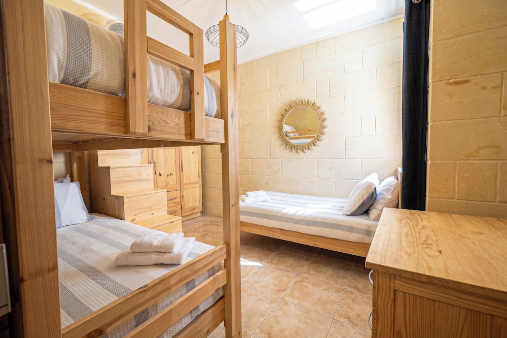 Hotel Stylish 2Br Apt In Gozo W/ Pool, Balcony