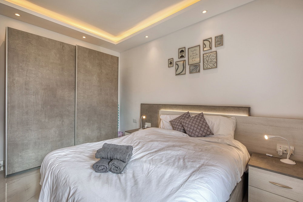 Hotel Central Gzira 1 Br 1 Bath Suite