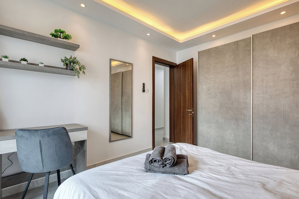 Central Gzira 1 Br 1 Bath Suite