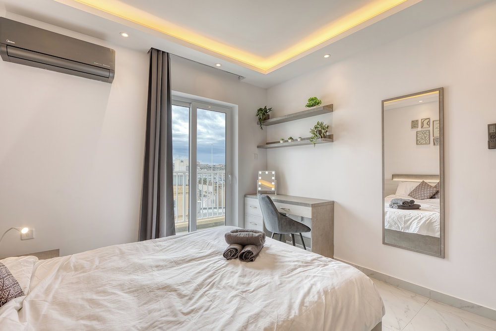 Central Gzira 1 Br 1 Bath Suite