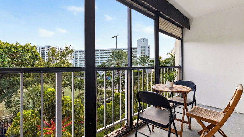 Skyline & Salt By Avantstay Garden Balcony + Pool + Deck Walk To Beach + Dining