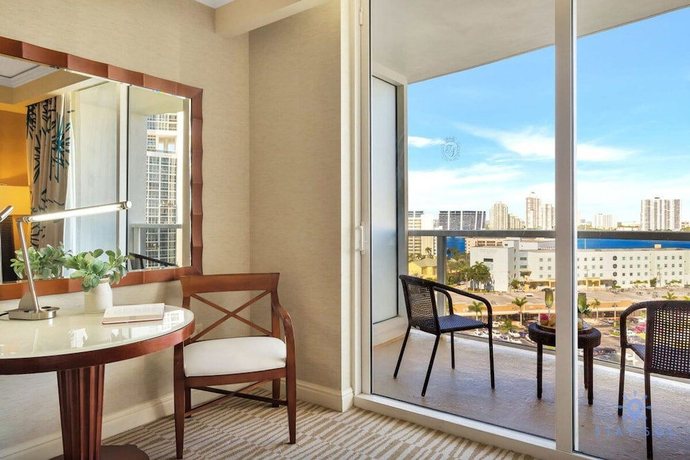 Luxurious Resort Balcony Bay View Amazing Pool