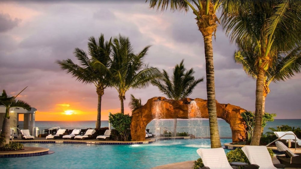 Hotel Deluxe Studio Balcony Bay View Amazing Pool