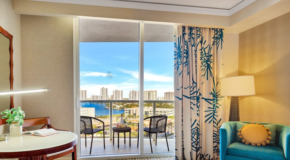 Deluxe Studio Balcony Bay View Amazing Pool