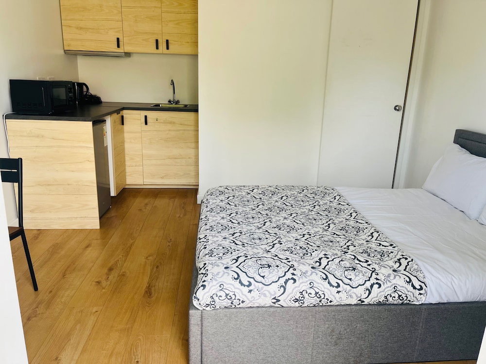 Studio Sleeps 2 With Garden And Parking