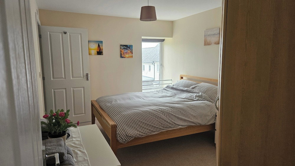 House Sleeps 4 With Parking
