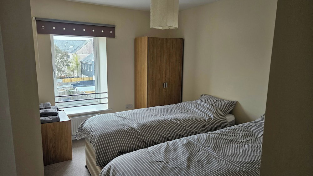 House Sleeps 4 With Parking