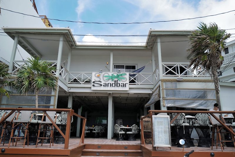 Hotel Sandbar Beachfront Hostel And Restaurant