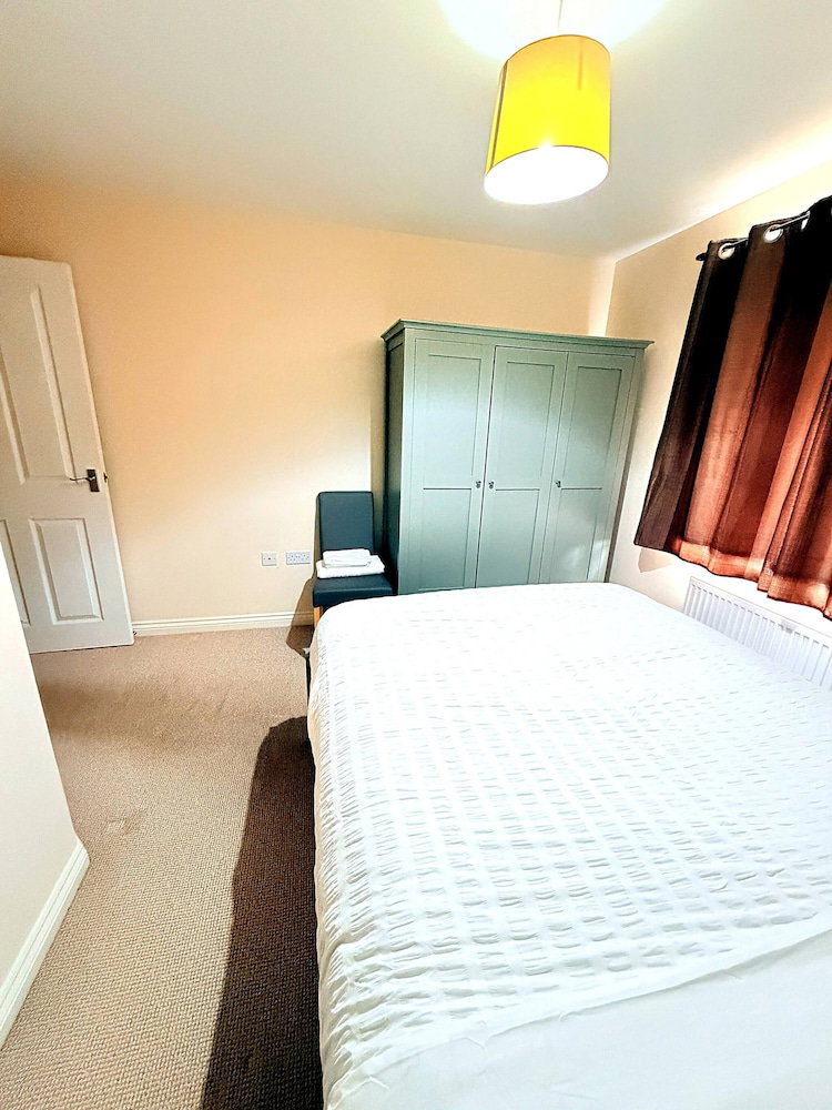 Bright & Cosy 1-Bed Flat With Free Parking