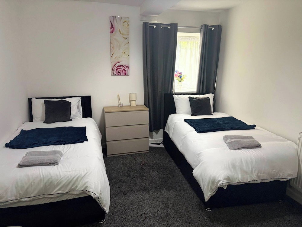 Luxurious 3-Bedroom Apartment In Swansea City Centre