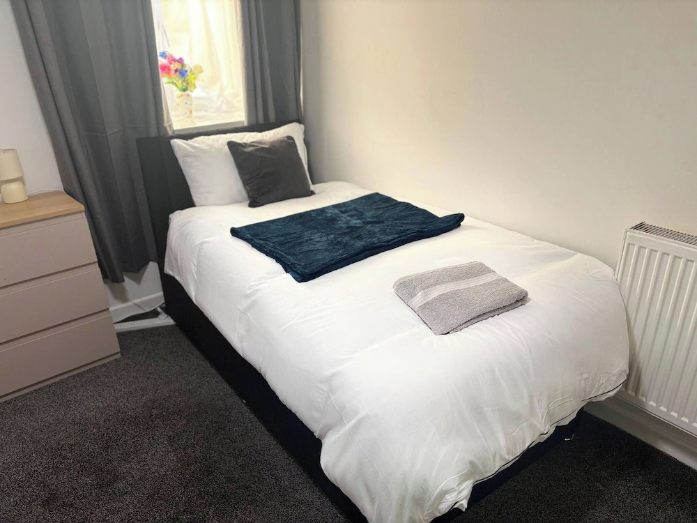 Luxurious 3-Bedroom Apartment In Swansea City Centre