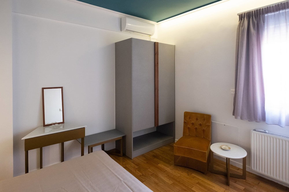 Athenian Yard Suites