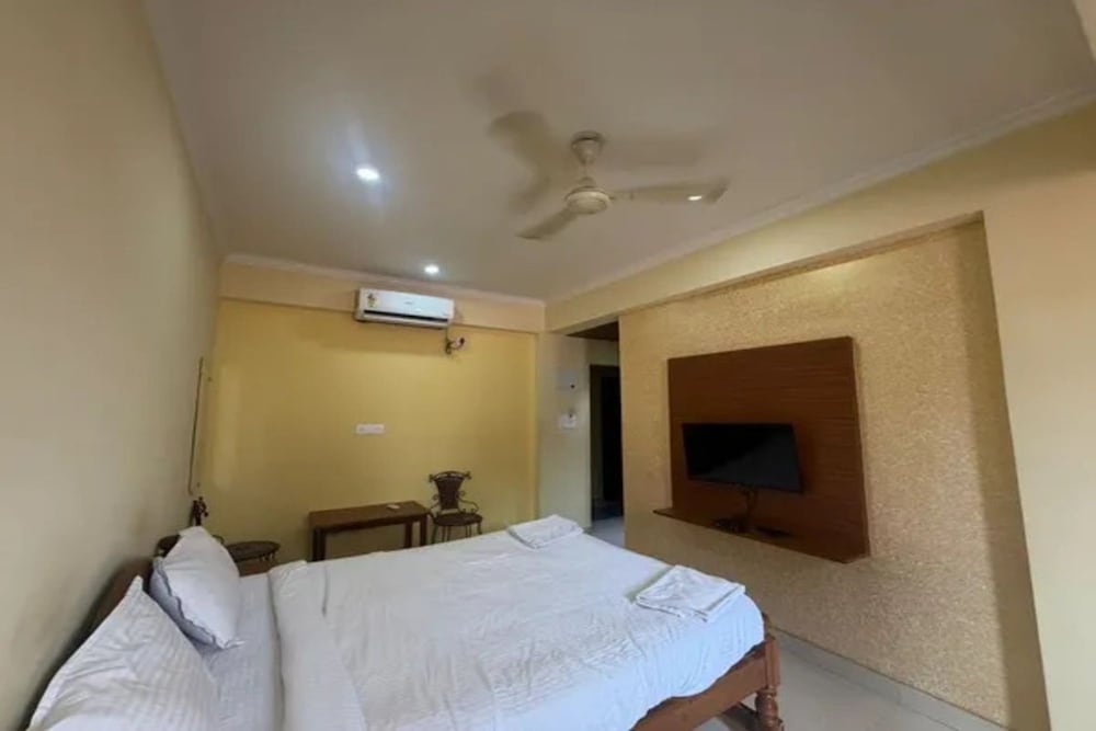 Fabhotel Baga Grande