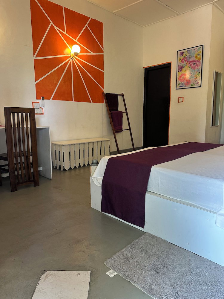 Rock Hill Hotel - Unawatuna