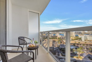 Hotel Beautiful Studio W Private Balcony Amazing Pool cazare Sunny Isles Beach