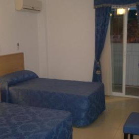Sejur Hostal Residencial Rr vacanta Valencia