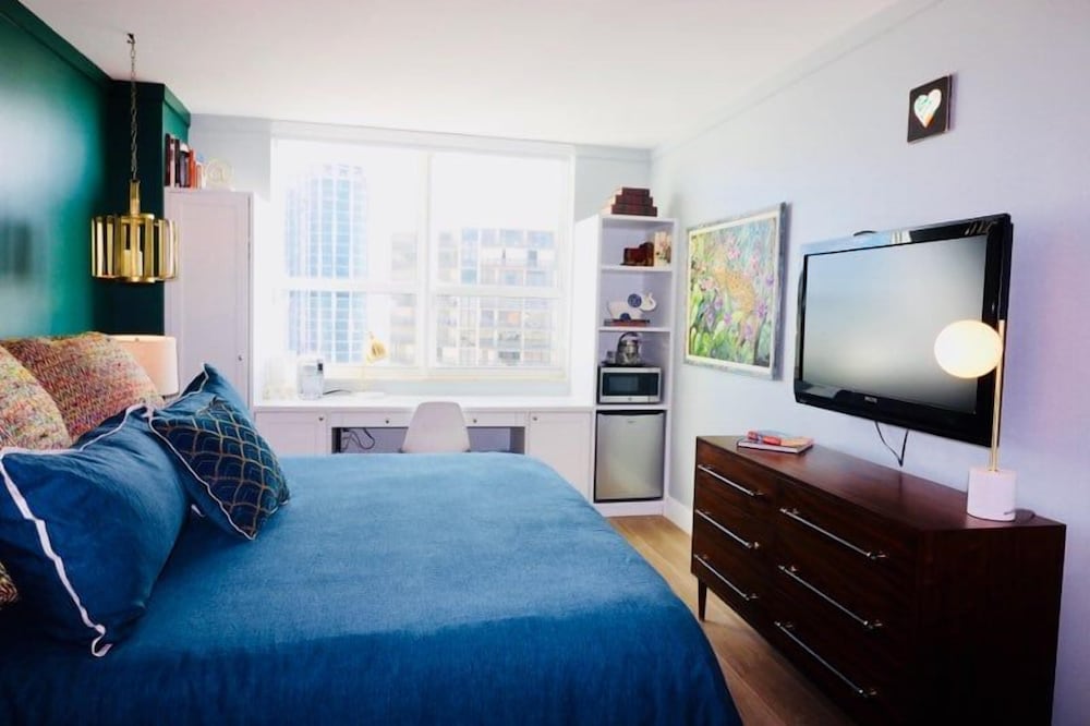 Adorable 12Th Floor Standard Unit-Parking Included