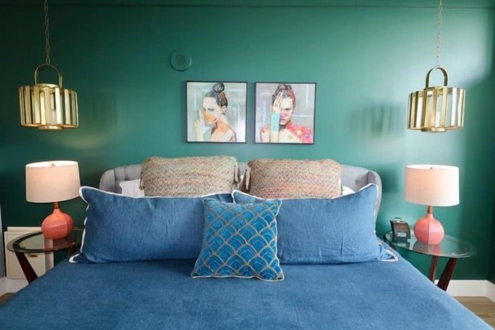 Adorable 12Th Floor Standard Unit-Parking Included