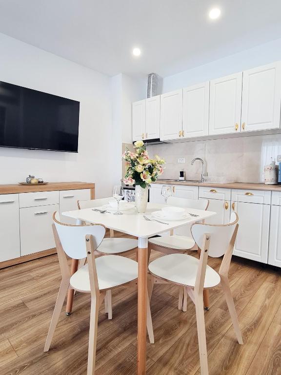 Esther Line Apartaments