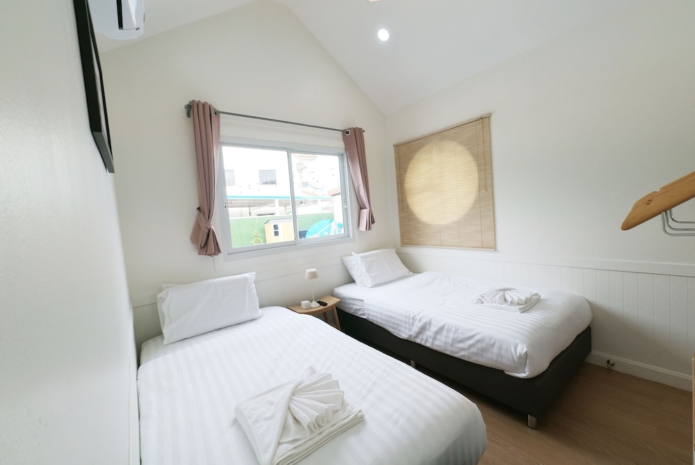 49 Pool Villa Bangsaen