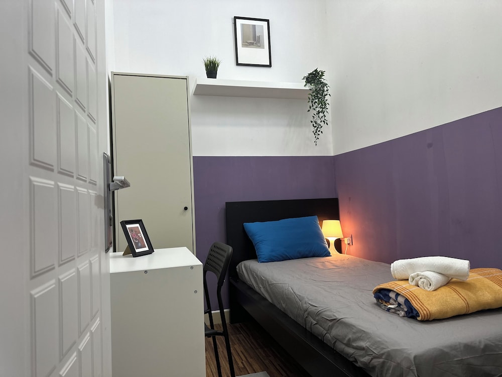 Fancy Partition Room In Al Barsha1