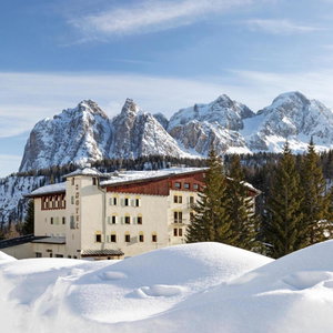 Hotel B&B Hotel Passo Tre Croci Cortina cazare Cortina d'Ampezzo