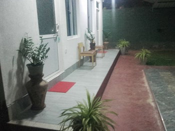 Araliya White House