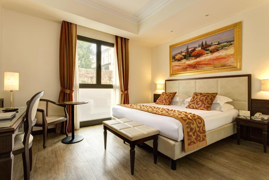 Hotel Athena