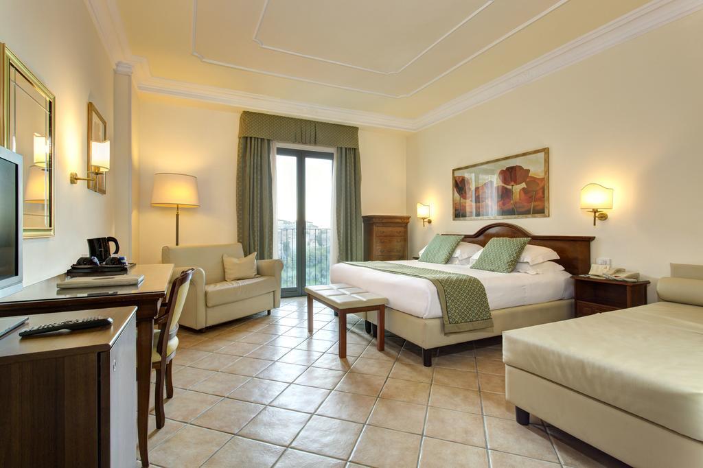 Hotel Athena