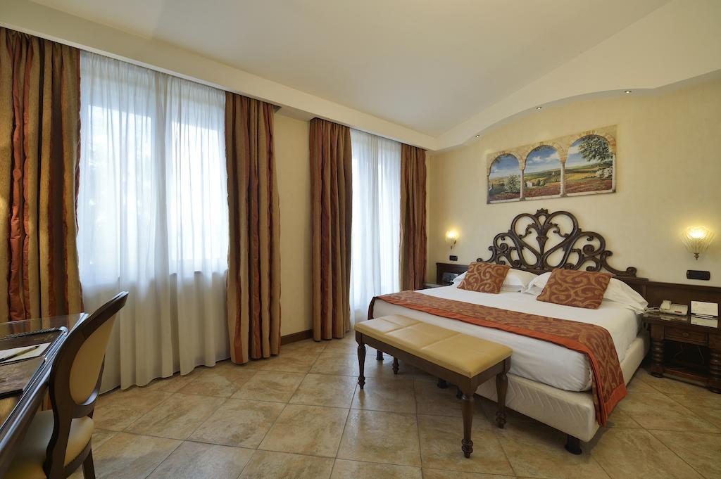 Hotel Athena