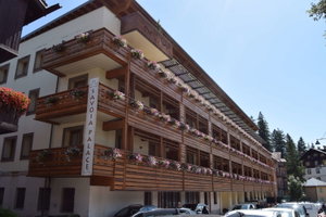 Hotel Radisson Residences Savoia Palace Cortina DAmpezzo cazare Cortina d'Ampezzo