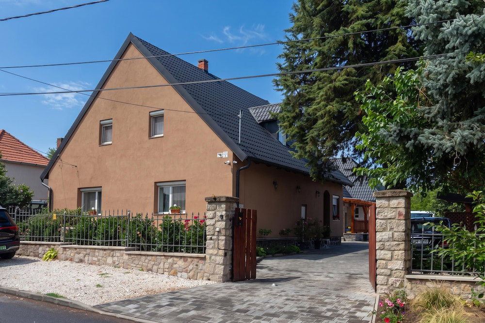 Hotel Hunters Lodge Badacsony