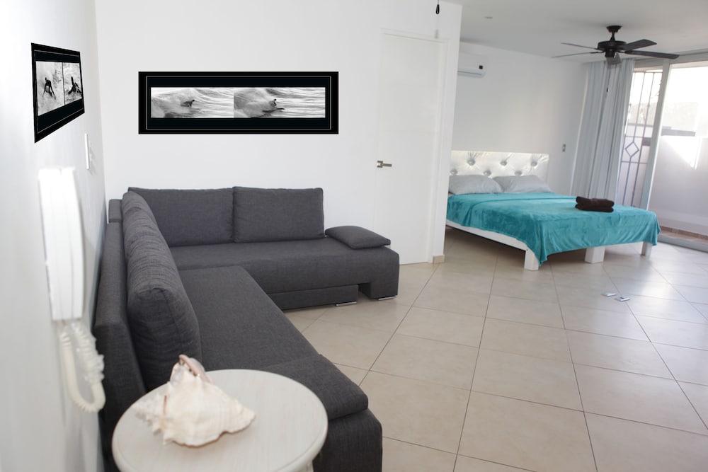 Hotel Iris Studios And Apartments