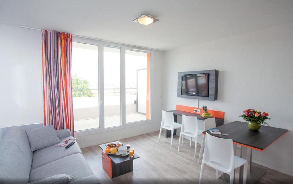 Hotel Adonis Paris Sud Apparthotel Le Fontainebleau