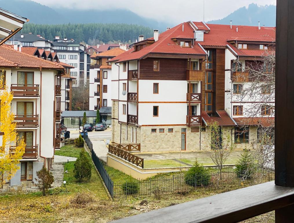 Hotel Charming Ski Apartments Near Gondola & Bar Street, Cedar Lodge 1 Complex