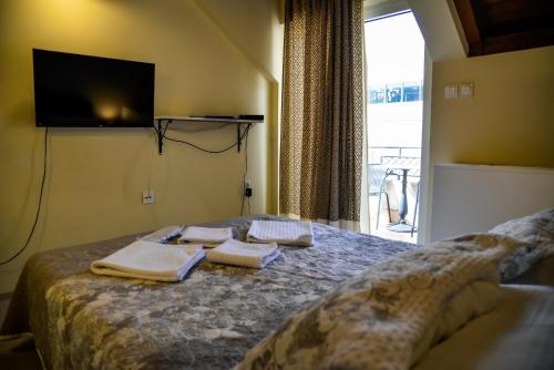Hotel Accommodation Tianis Deluxe Rooms