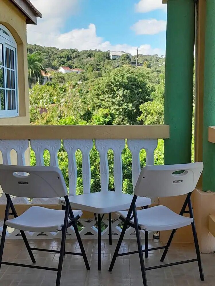 Hotel Poinciana House