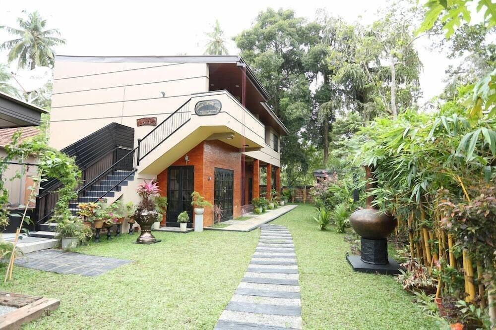 Hotel Edwin'S Airport Garden.