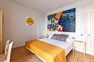 Hotel Ten Hostel cazare Ibiza Town