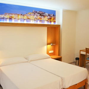 Sejur Aparthotel Vibra San Marino vacanta Ibiza Town