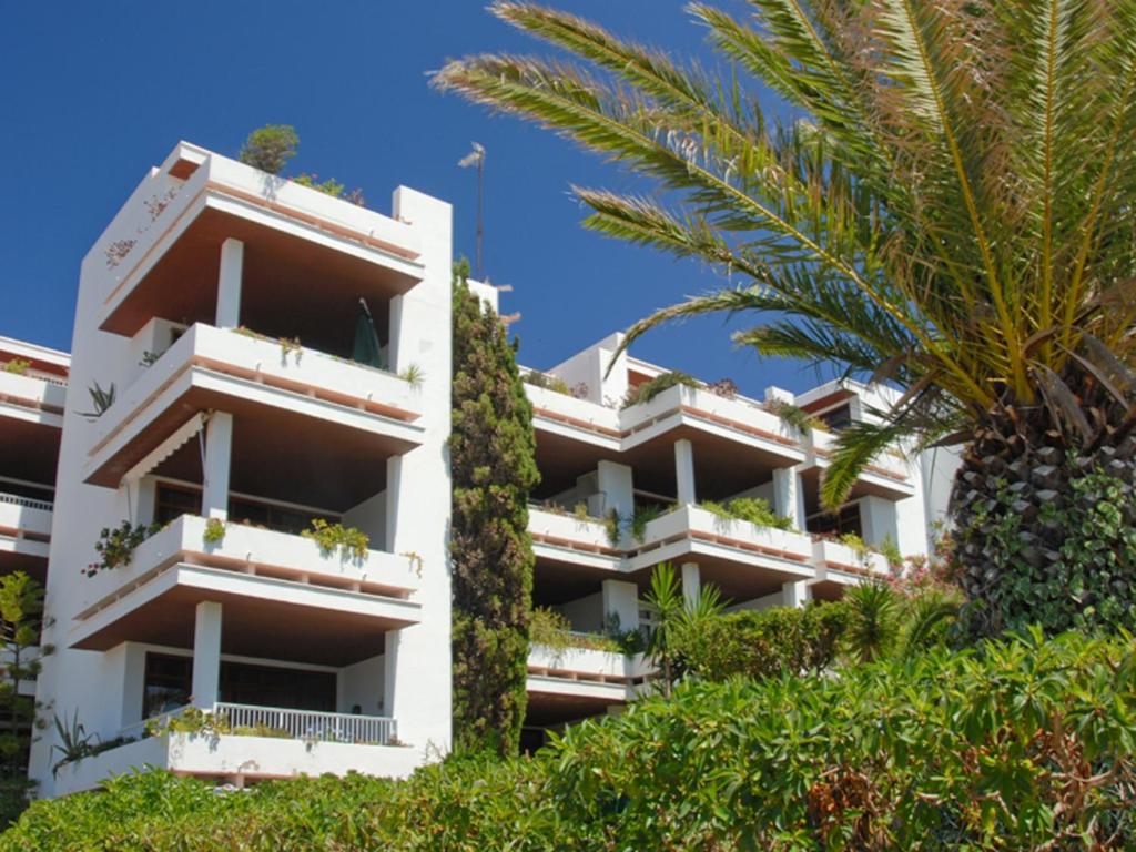 Hotel Del Rey Apartments